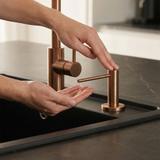 Dispenser för vätska i handfatet Rea DEX Brush Copper