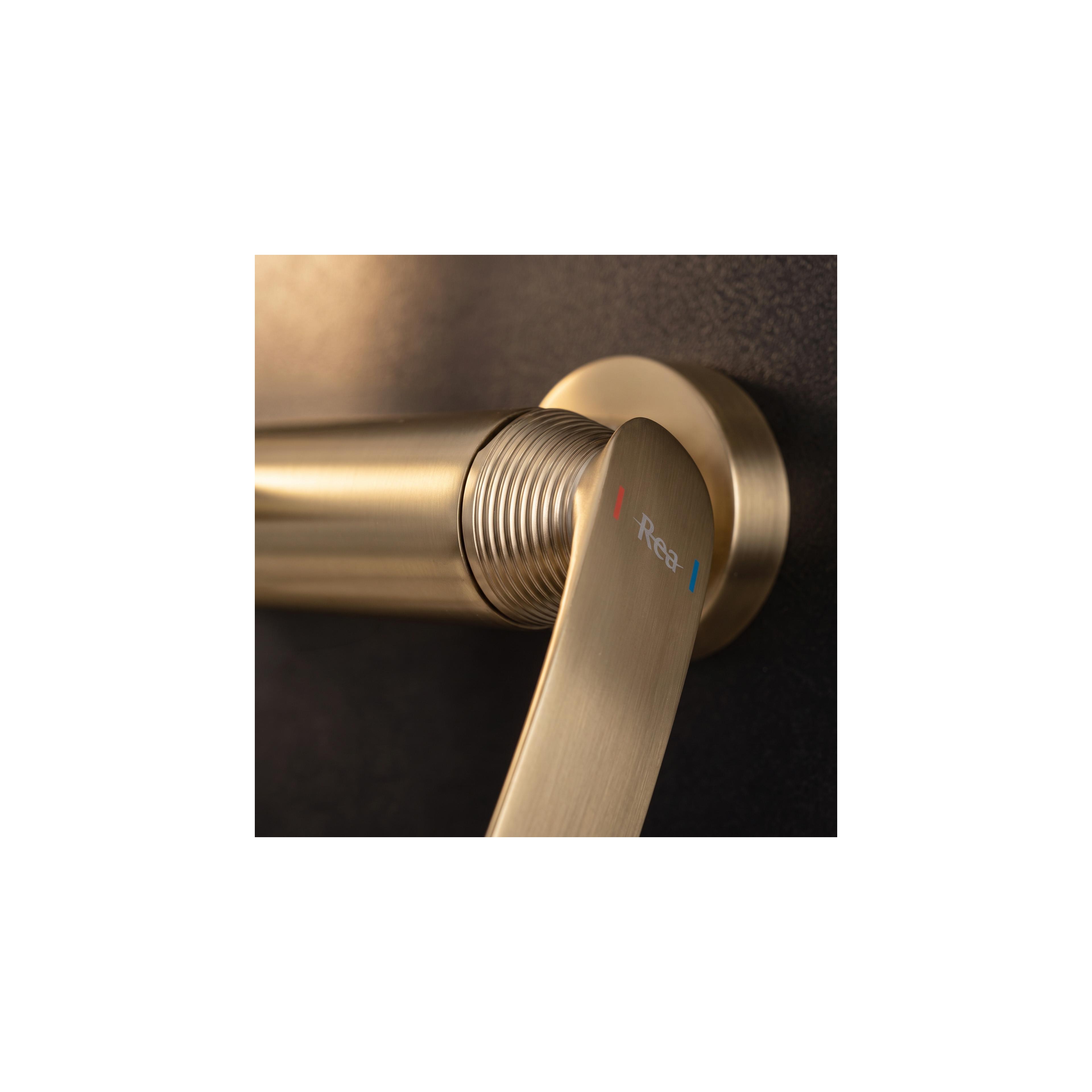 Kylpyammeen sekoitin PREMIUM Rea Como Brush Gold