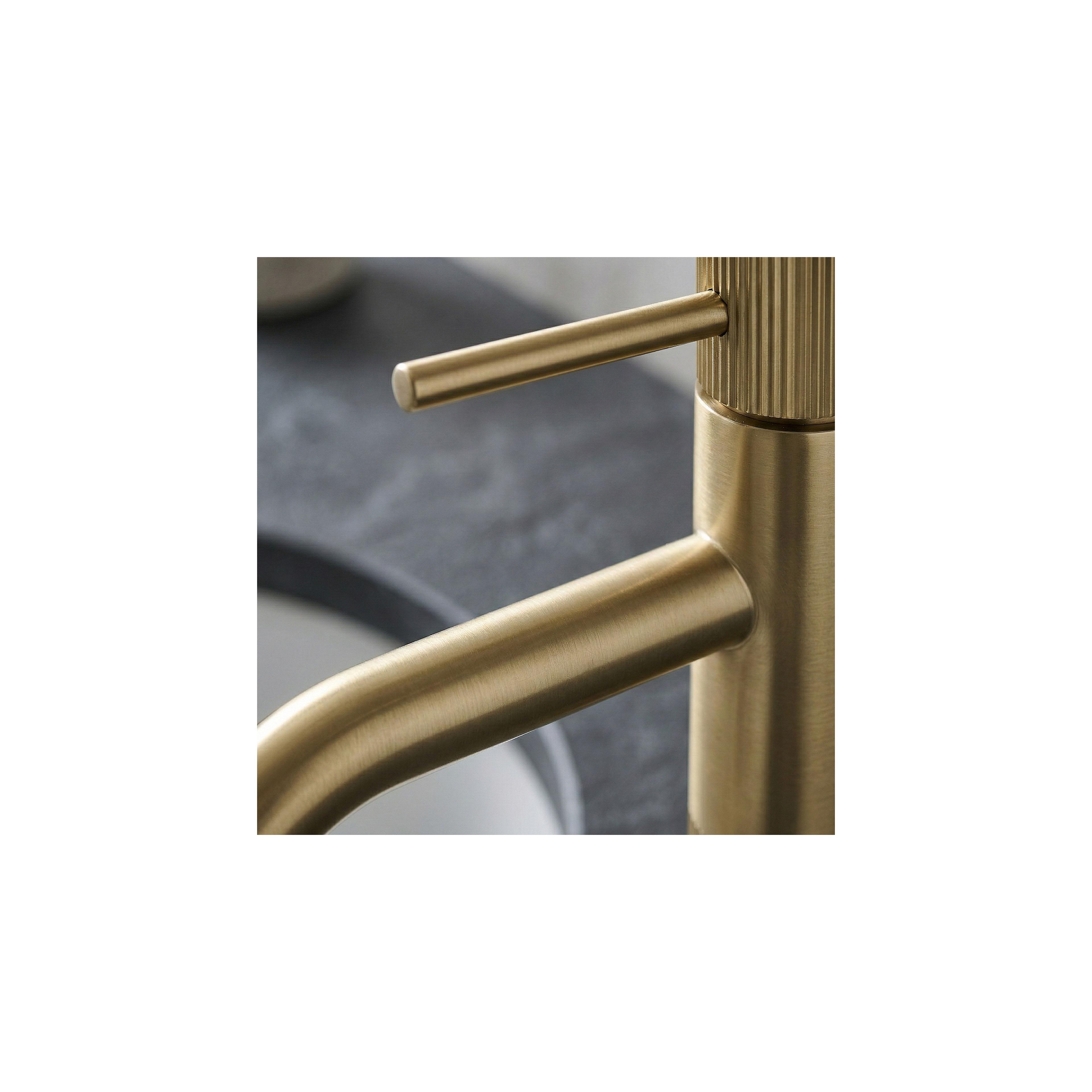 Waschbeckenarmatur Rea Lungo Stripe Brush Gold Low