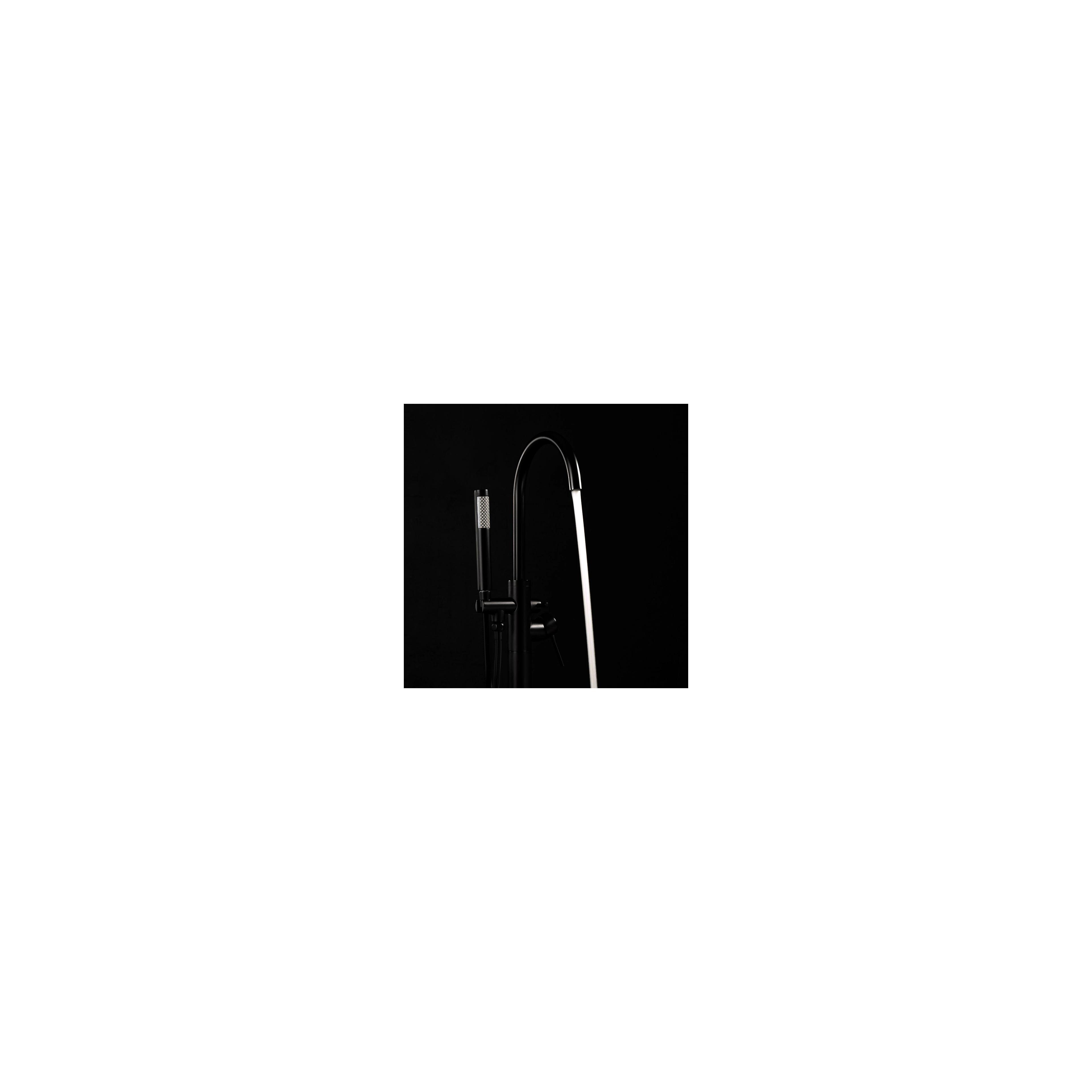 Frei stehende Armatur Rea Lungo Black