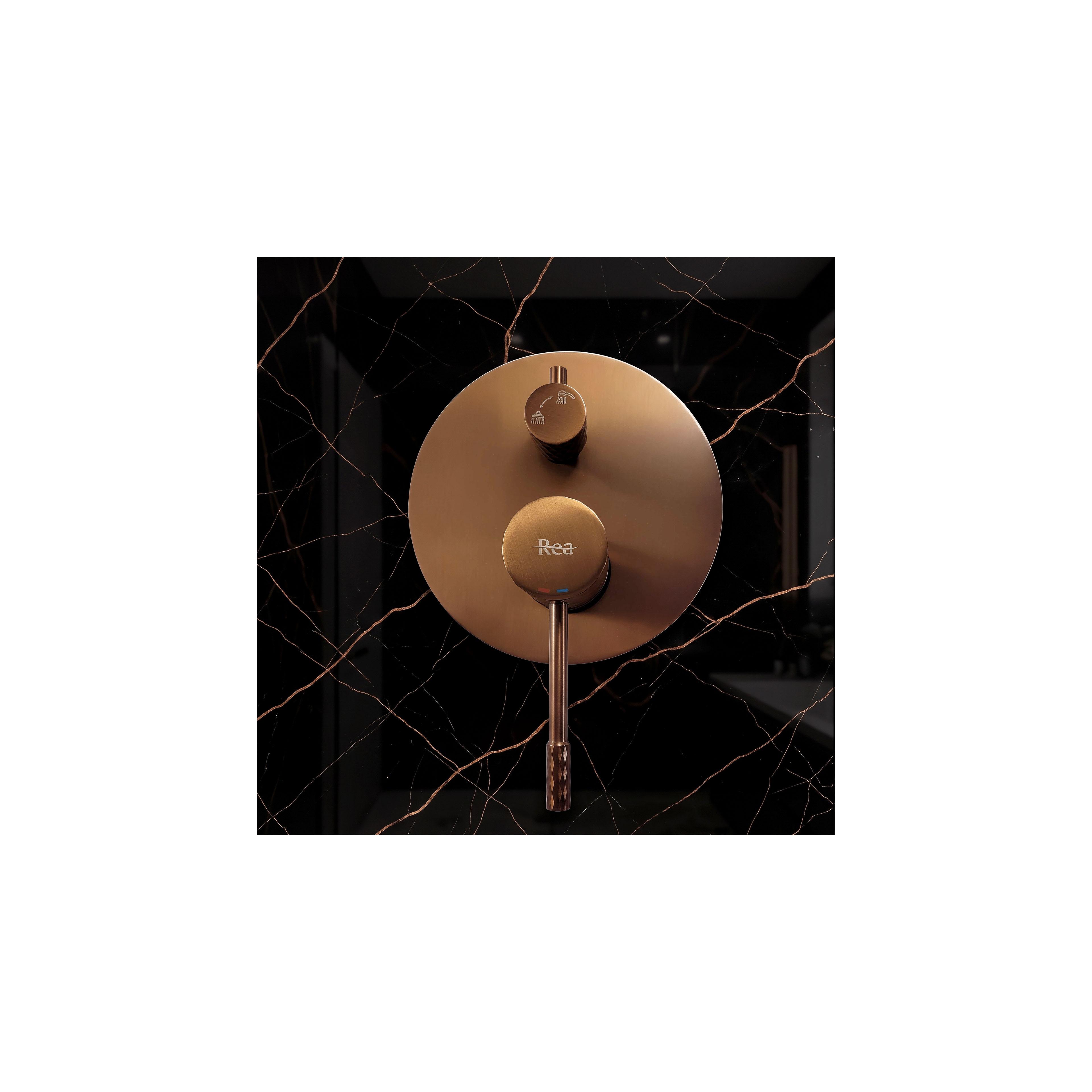 Shower system Rea Lungo Diamond Brush Copper + BOX