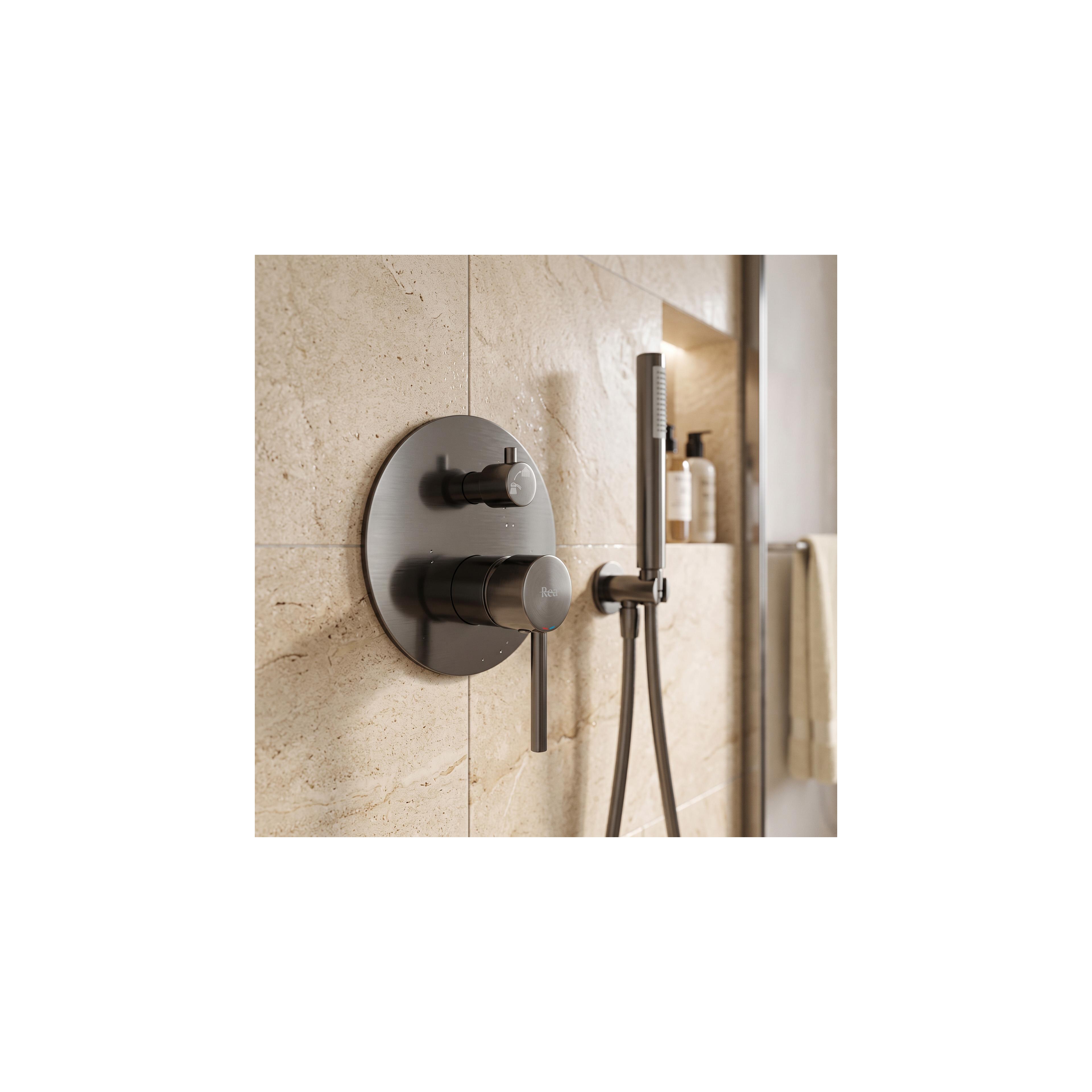 Kit de douche encastré Rea Lungo Titan + BOX