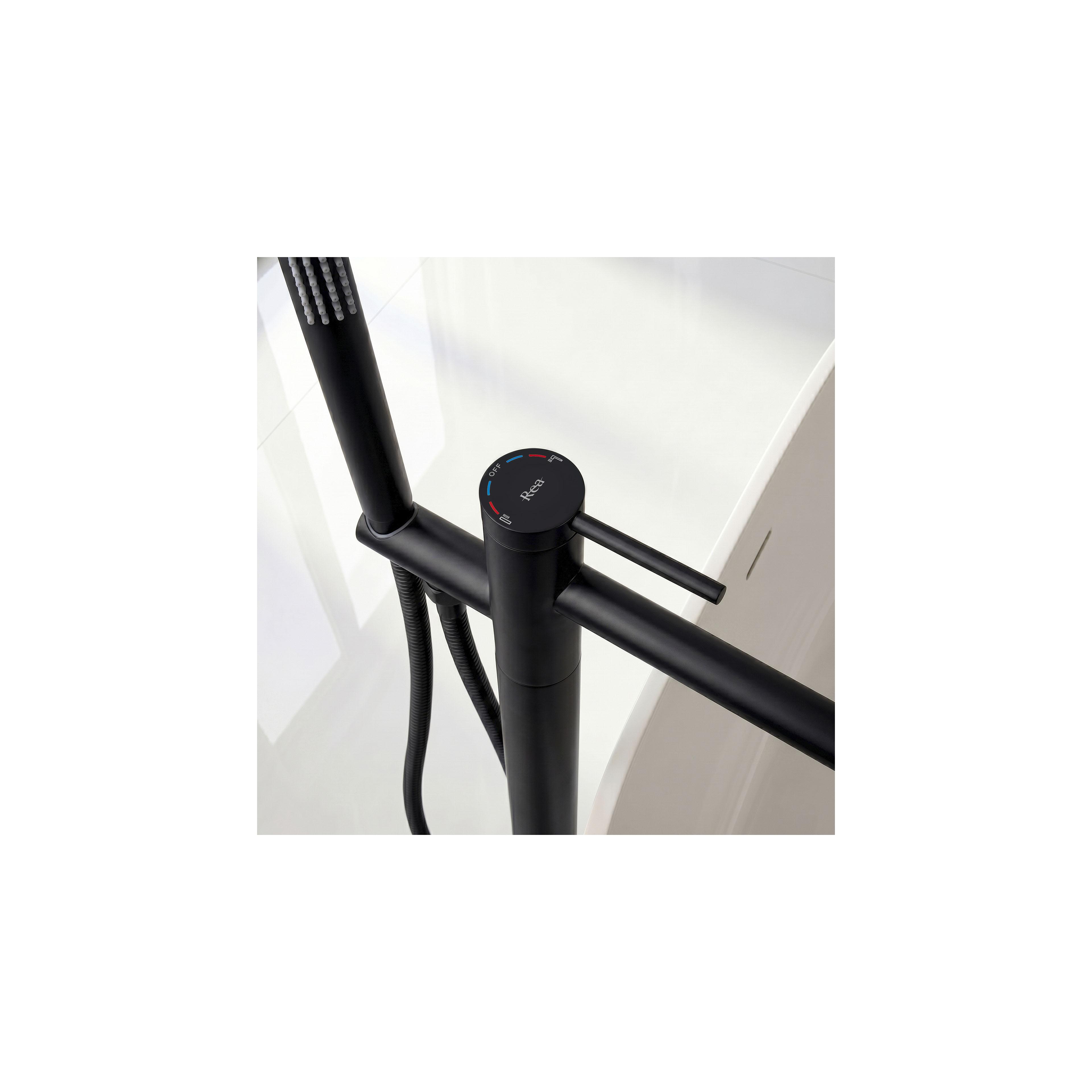 Frei stehende Armatur Rea Clif Black