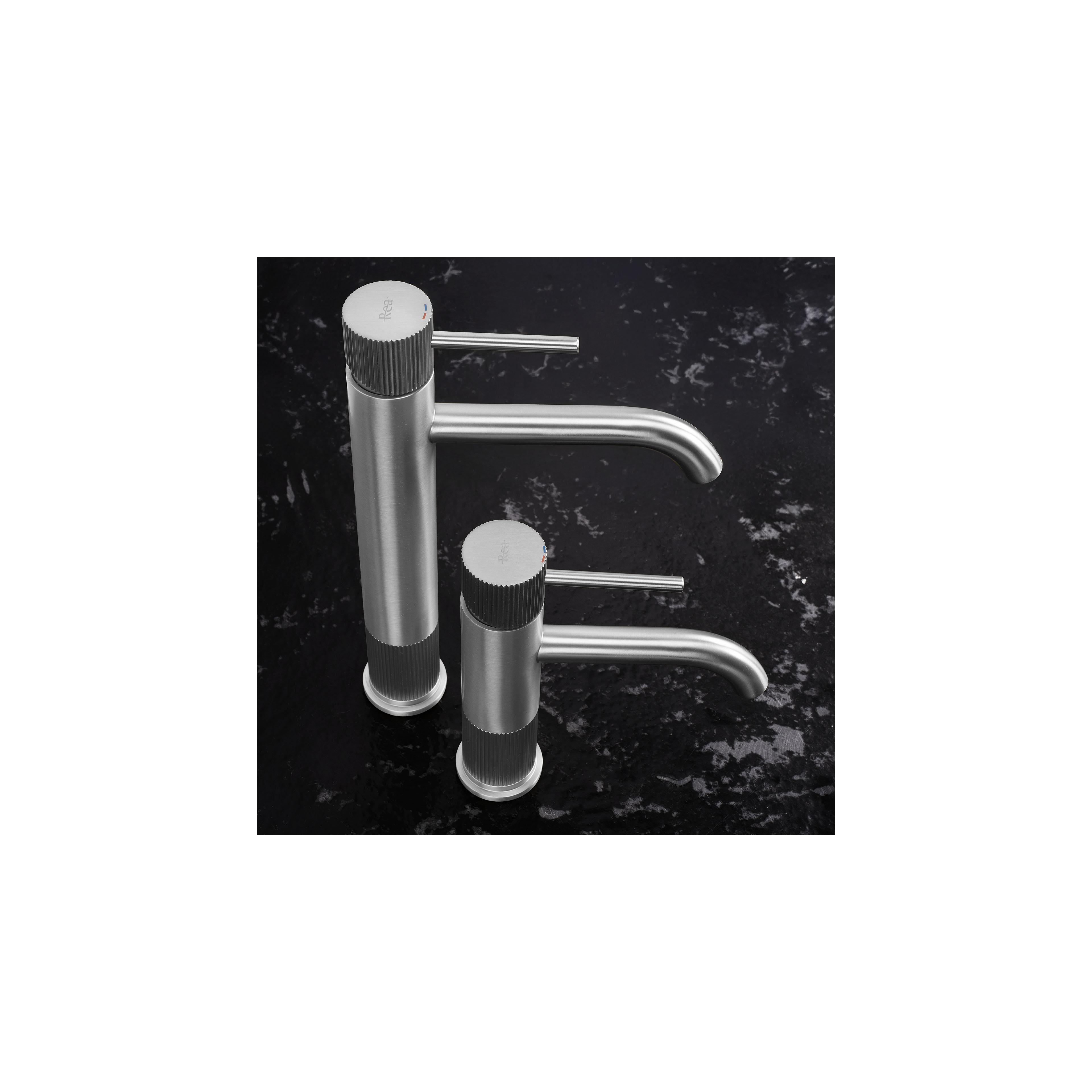 Waschbeckenarmatur Rea Lungo Stripe Brush Nickel Low