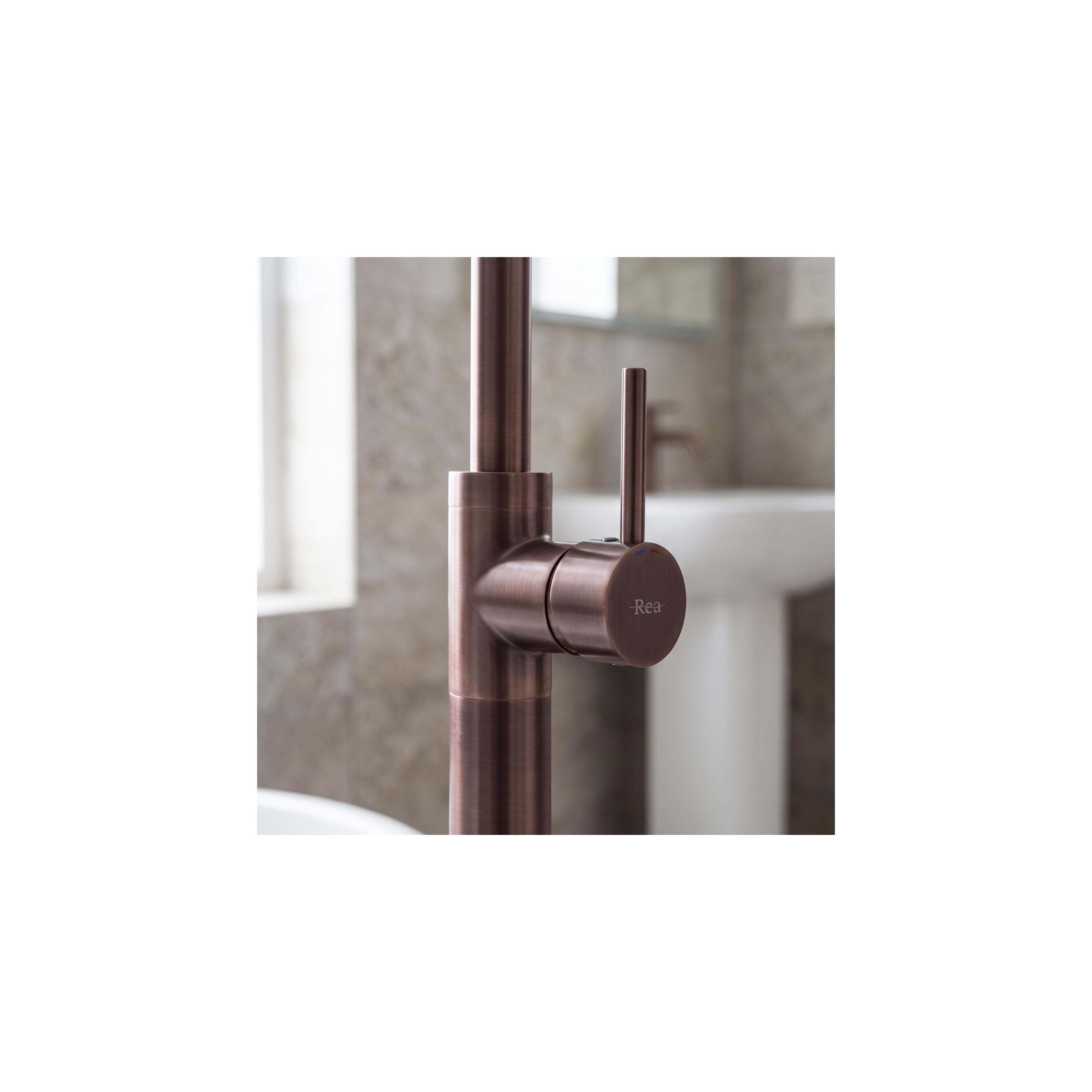 Floor-Standing Washbasin Faucet Rea Lungo Brush Brown